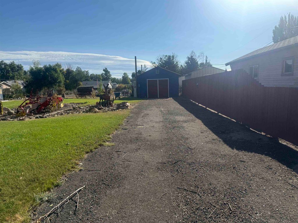 527 Shoshone Ave, Lovell, WY 82431 photo 5