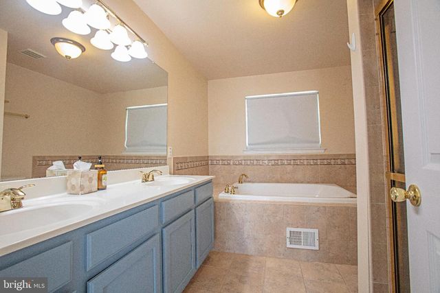 11 COLTS RUN RD, Princeton, NJ 08540