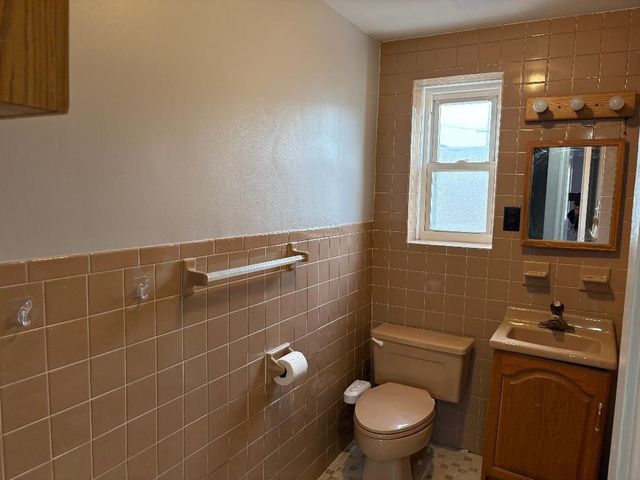 56 EAST 14TH ST, Bayonne, NJ 07002