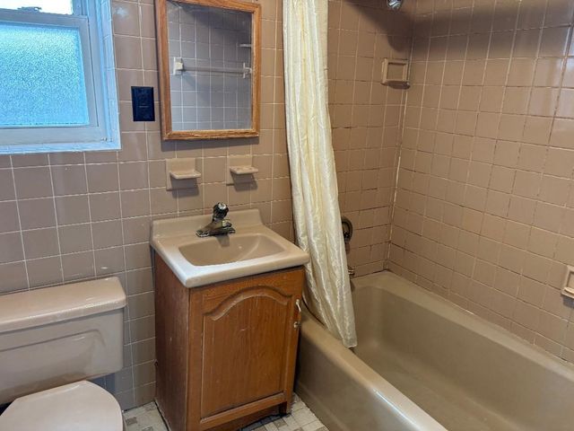 56 EAST 14TH ST, Bayonne, NJ 07002