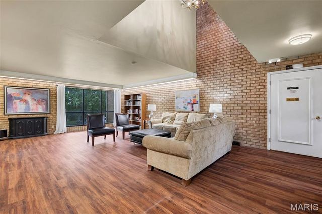 444 N Clay Avenue 2C, St Louis, MO 63122