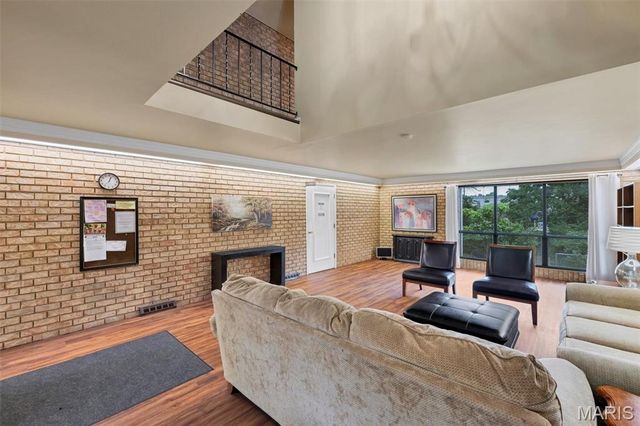 444 N Clay Avenue 2C, St Louis, MO 63122