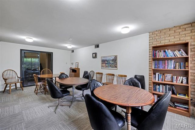 444 N Clay Avenue 2C, St Louis, MO 63122