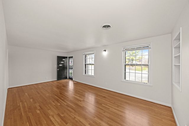 509 Harding Pl, Nashville, TN 37211