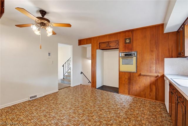 5715 Skyline Drive, Seven Hills, OH 44131