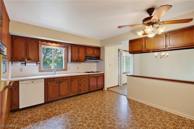 5715 Skyline Drive, Seven Hills, OH 44131