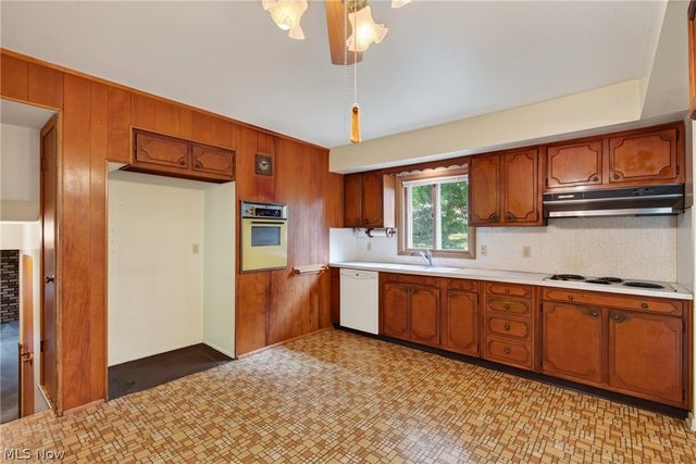 5715 Skyline Drive, Seven Hills, OH 44131