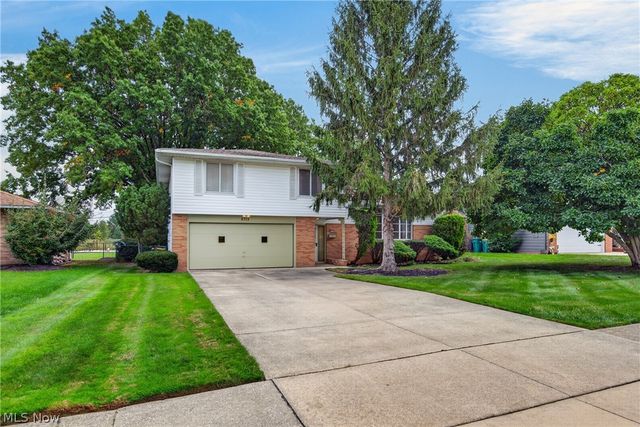 5715 Skyline Drive, Seven Hills, OH 44131