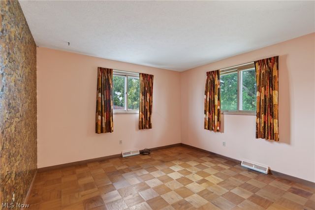 5715 Skyline Drive, Seven Hills, OH 44131