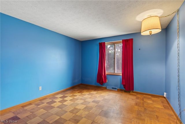 5715 Skyline Drive, Seven Hills, OH 44131