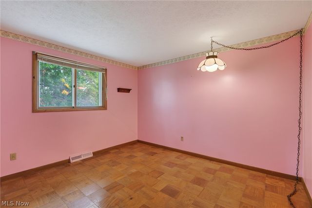 5715 Skyline Drive, Seven Hills, OH 44131