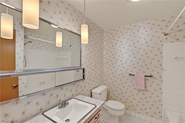5715 Skyline Drive, Seven Hills, OH 44131