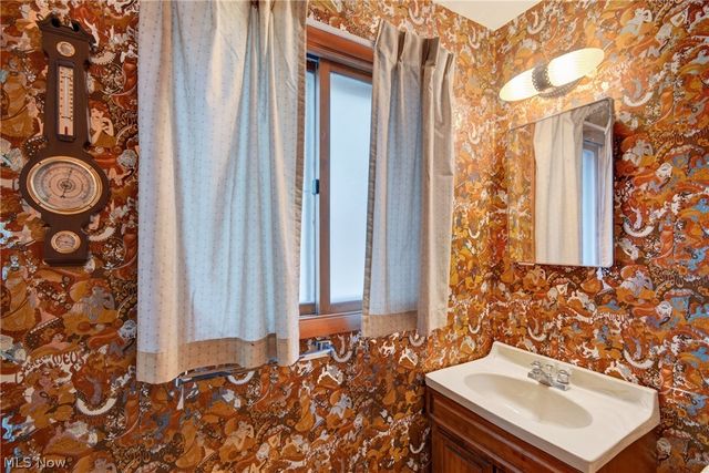 5715 Skyline Drive, Seven Hills, OH 44131