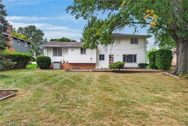 5715 Skyline Drive, Seven Hills, OH 44131