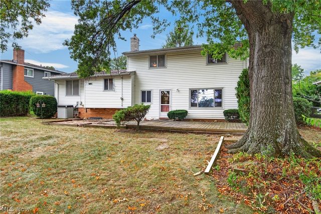 5715 Skyline Drive, Seven Hills, OH 44131