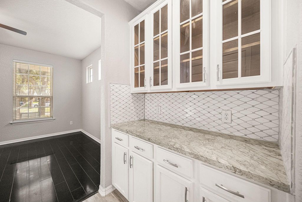 Image 11 of property listing at 21018 Oakley Hill Court, Richmond, TX 77406