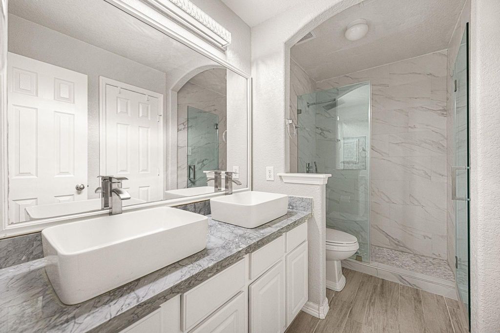 Image 23 of property listing at 21018 Oakley Hill Court, Richmond, TX 77406