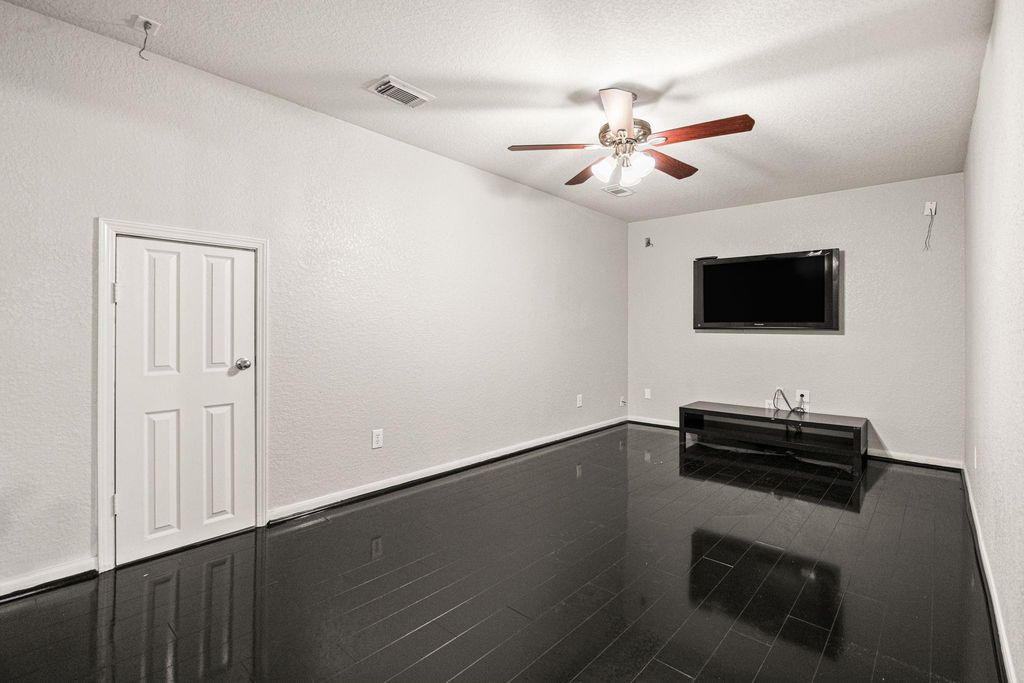 Image 26 of property listing at 21018 Oakley Hill Court, Richmond, TX 77406