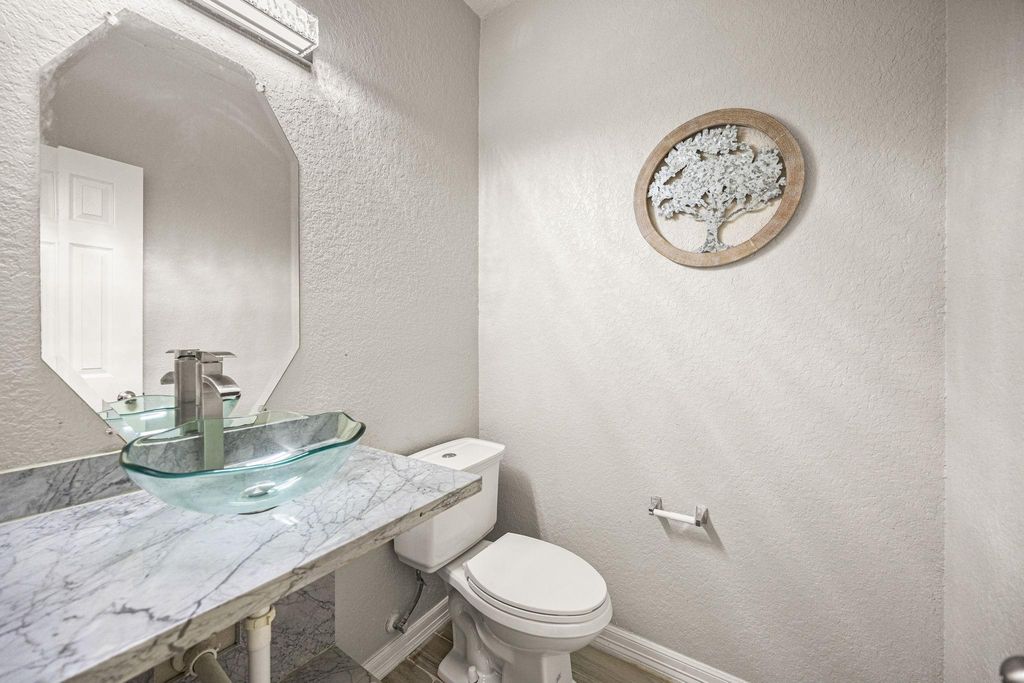 Image 5 of property listing at 21018 Oakley Hill Court, Richmond, TX 77406