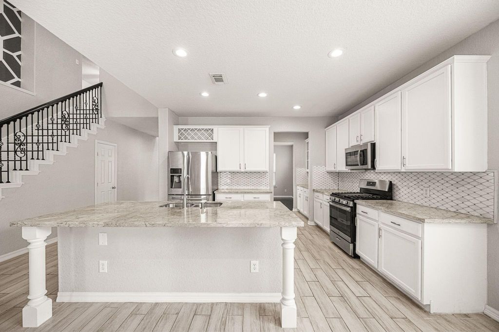 Image 7 of property listing at 21018 Oakley Hill Court, Richmond, TX 77406