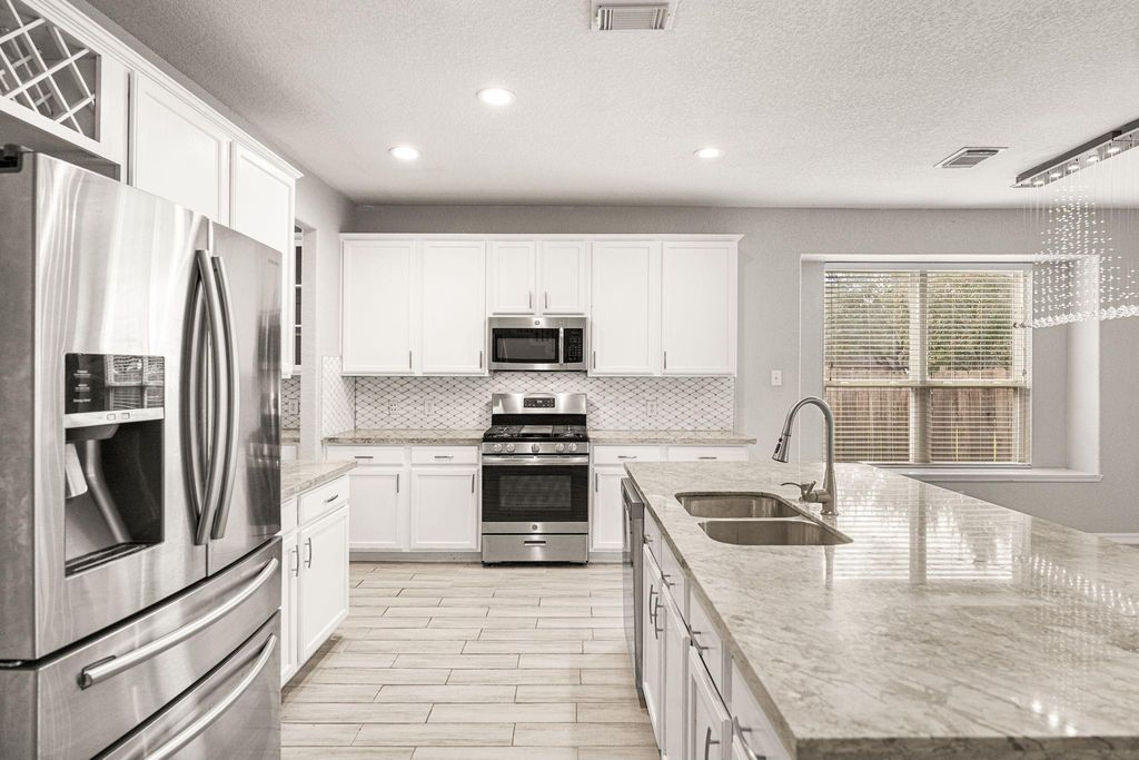 Image 9 of property listing at 21018 Oakley Hill Court, Richmond, TX 77406