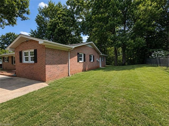 364 Sherwood Forest Drive, North Wilkesboro, NC 28659