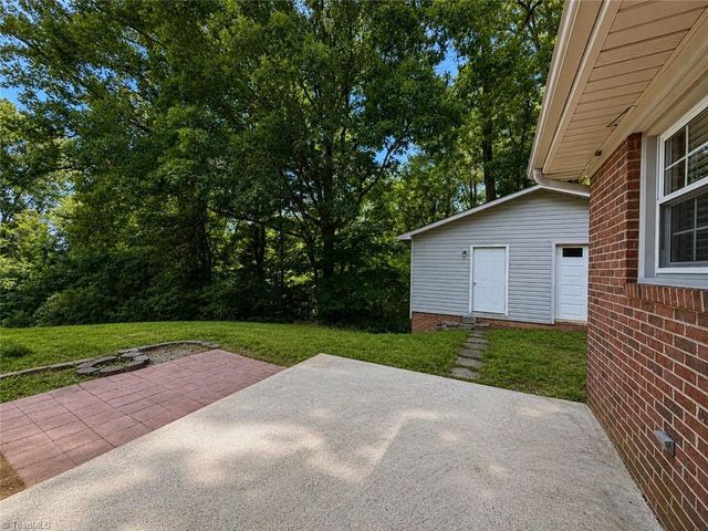 364 Sherwood Forest Drive, North Wilkesboro, NC 28659