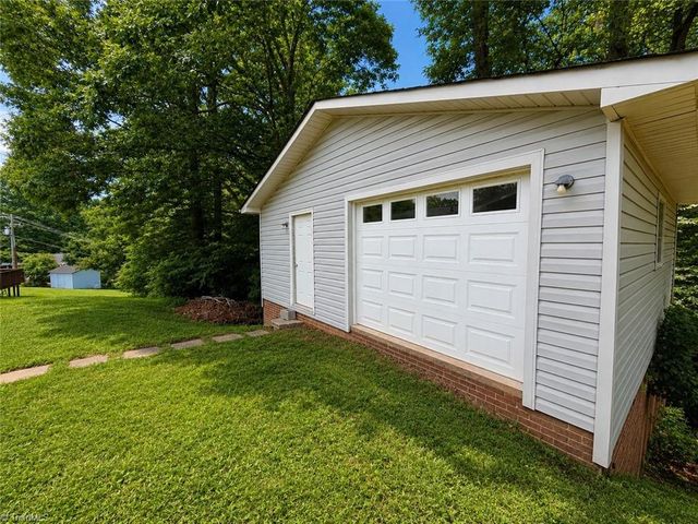 364 Sherwood Forest Drive, North Wilkesboro, NC 28659
