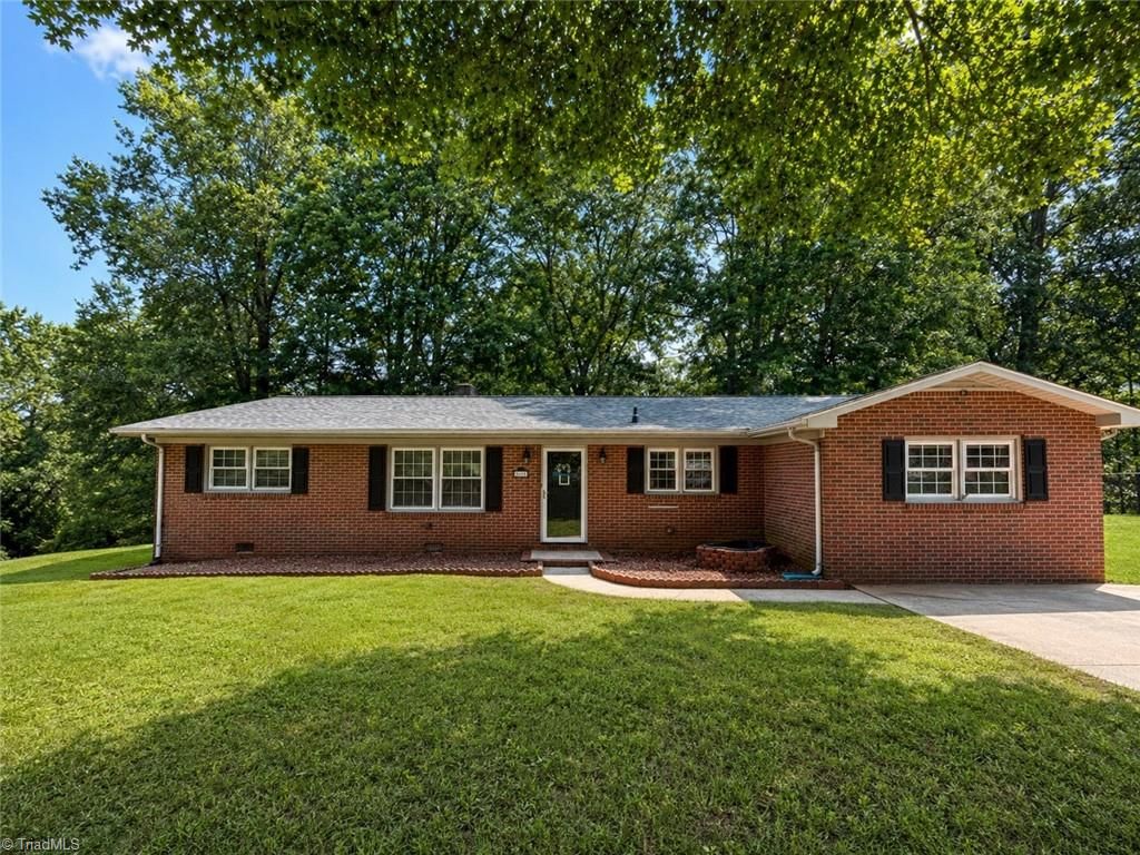 364 Sherwood Forest Drive, North Wilkesboro, NC 28659