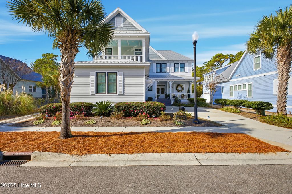 Image 3 of property listing at 1224 Spot Lane, Carolina Beach, NC 28428