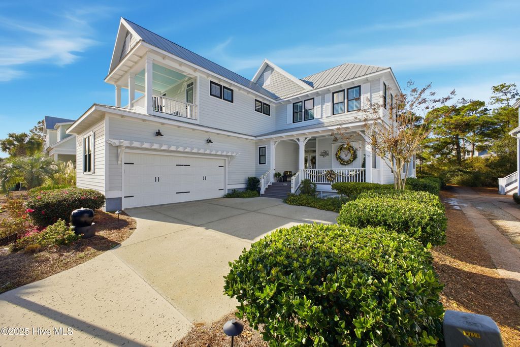 Image 5 of property listing at 1224 Spot Lane, Carolina Beach, NC 28428