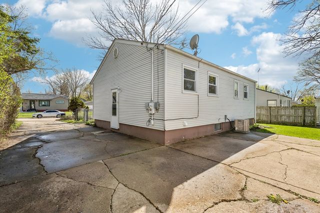 2716 Mohawk Road, Waukegan, IL 60087