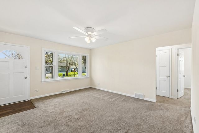 2716 Mohawk Road, Waukegan, IL 60087