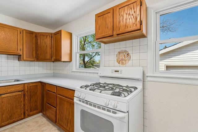 2716 Mohawk Road, Waukegan, IL 60087