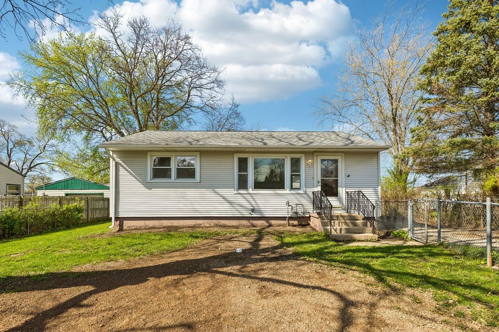 2716 Mohawk Road, Waukegan, IL 60087
