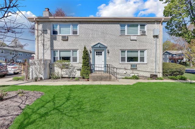 84 Cardinal Lane 1B, Islip, NY 11751