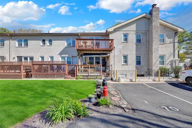84 Cardinal Lane 1B, Islip, NY 11751