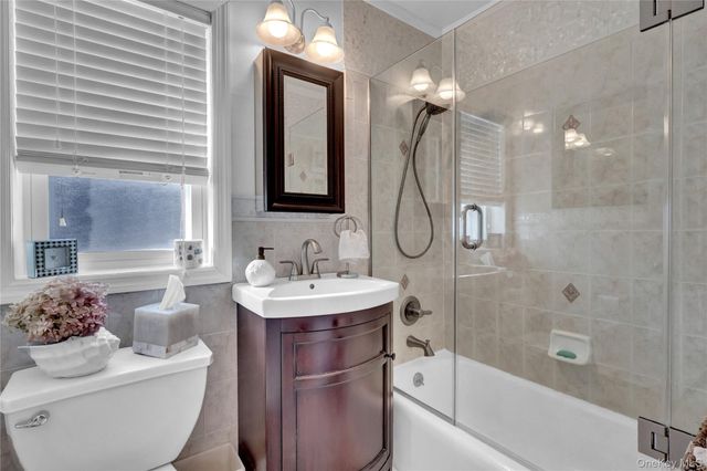 84 Cardinal Lane 1B, Islip, NY 11751