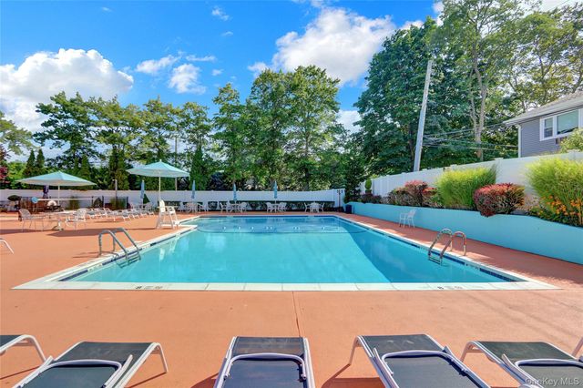 84 Cardinal Lane 1B, Islip, NY 11751