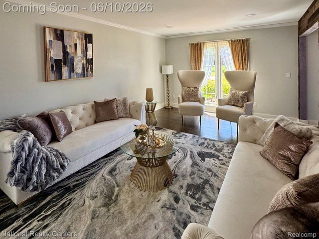 39376 Heatherbrook Drive, Farmington Hills, MI 48331