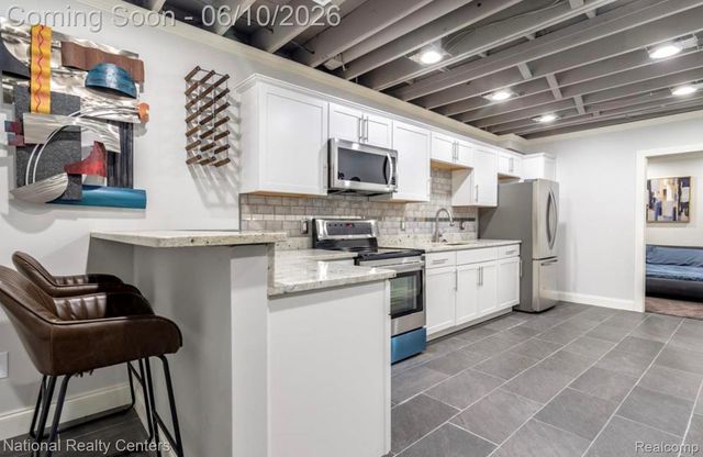 39376 Heatherbrook Drive, Farmington Hills, MI 48331