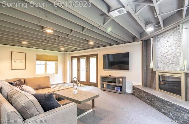 39376 Heatherbrook Drive, Farmington Hills, MI 48331
