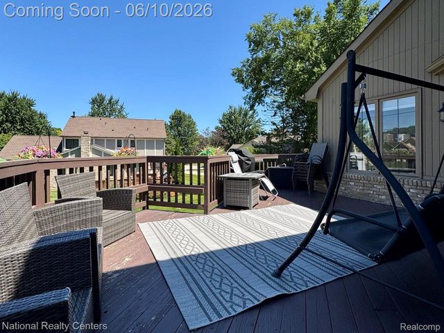 39376 Heatherbrook Drive, Farmington Hills, MI 48331