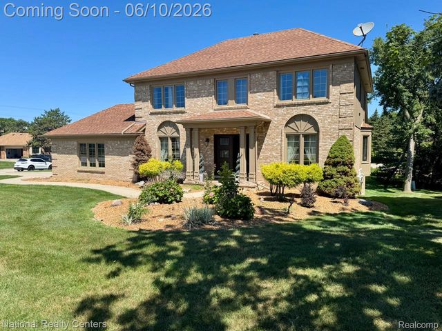 39376 Heatherbrook Drive, Farmington Hills, MI 48331