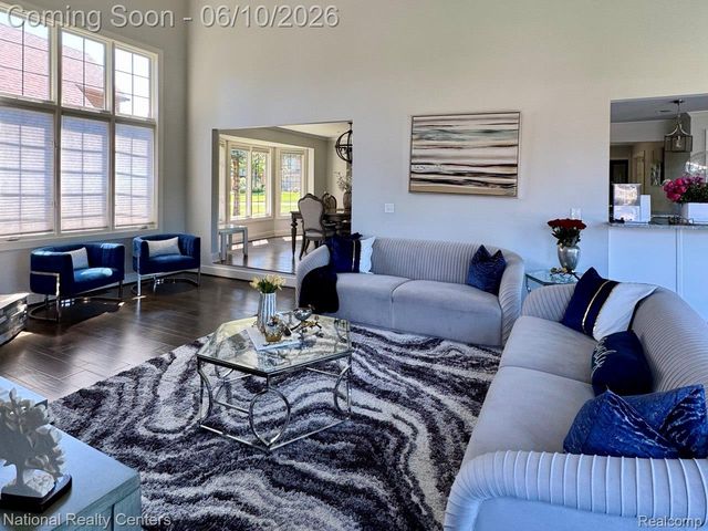 39376 Heatherbrook Drive, Farmington Hills, MI 48331