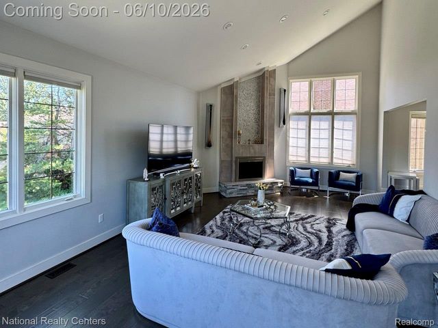 39376 Heatherbrook Drive, Farmington Hills, MI 48331