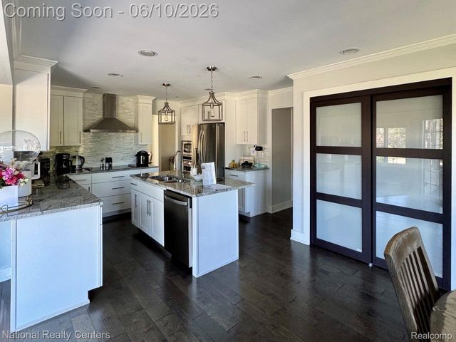 39376 Heatherbrook Drive, Farmington Hills, MI 48331