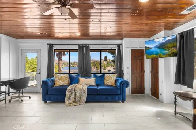 22275 Canyon Club, Canyon Lake, CA 92587