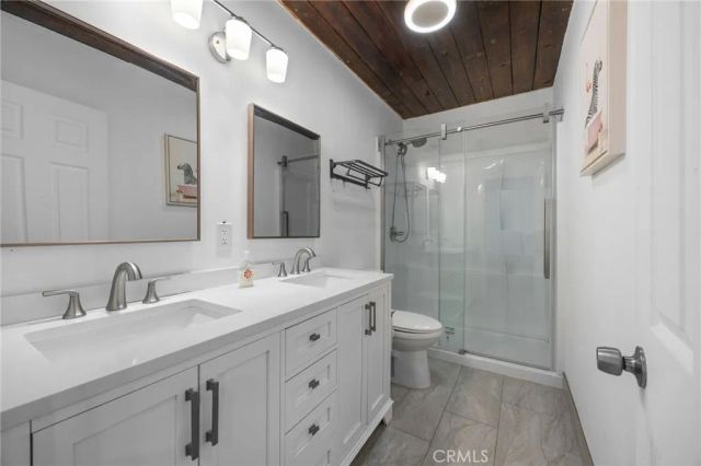 22275 Canyon Club, Canyon Lake, CA 92587