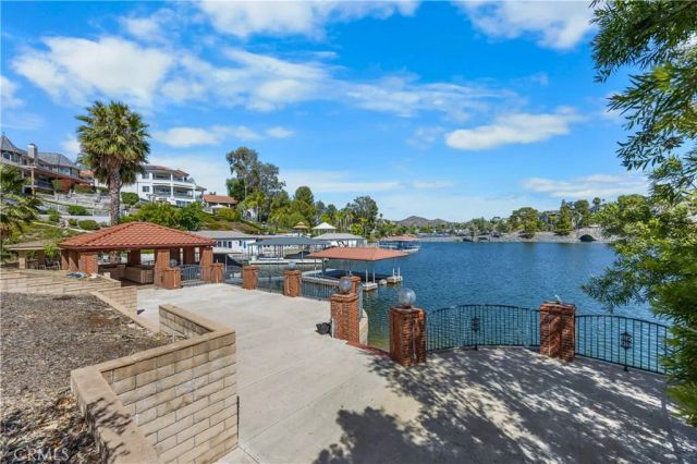 22275 Canyon Club, Canyon Lake, CA 92587
